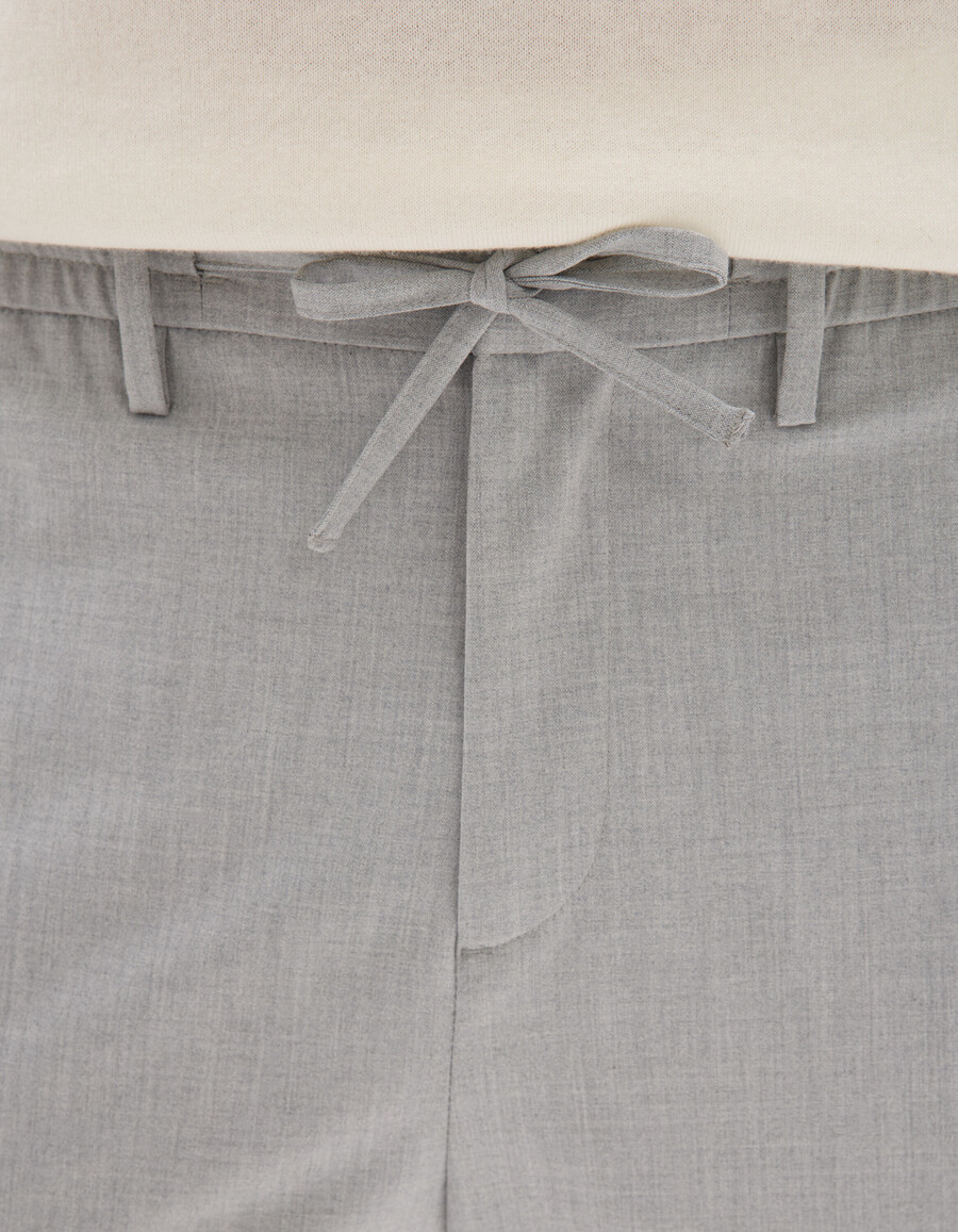 pantalones elásticos de corte entallado gris claro de 78 de largo