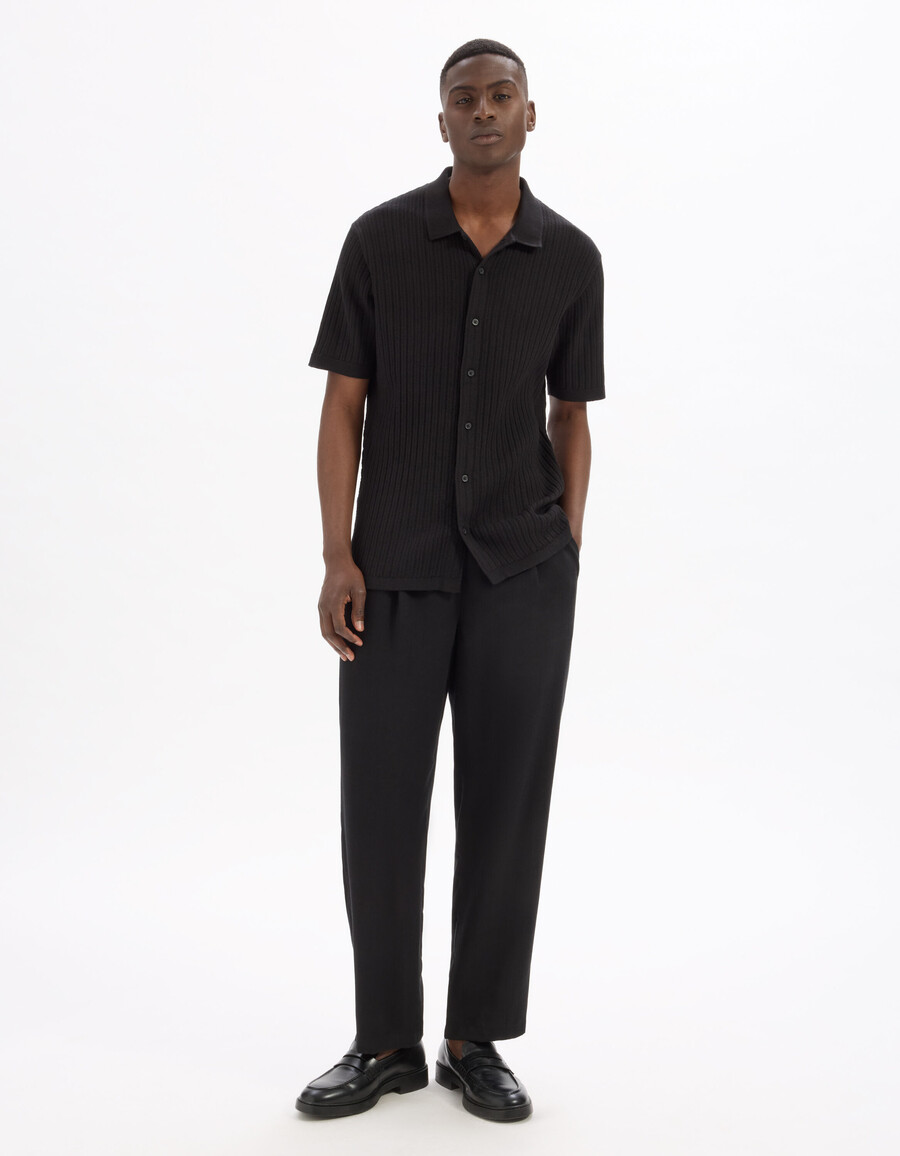 pantalones holgados con textura