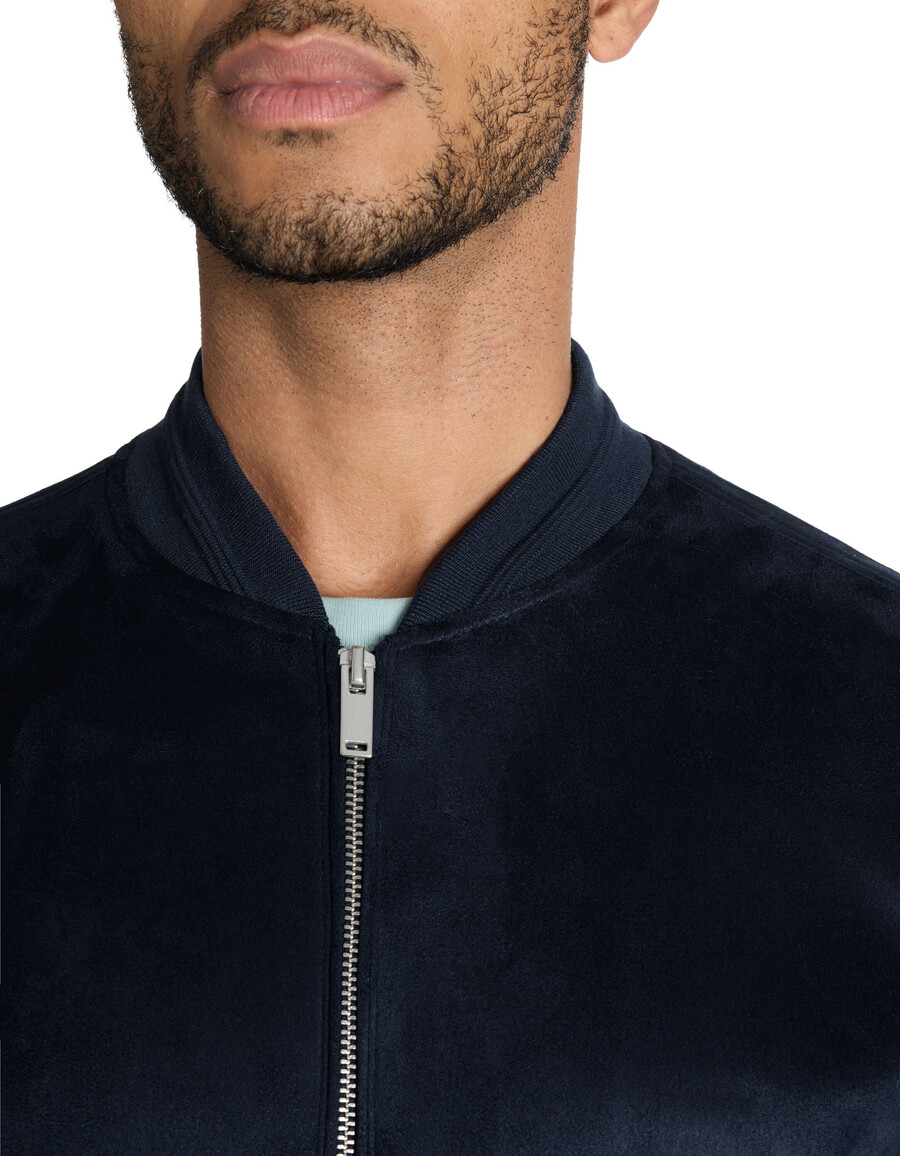 chaqueta con cuello de bombardero