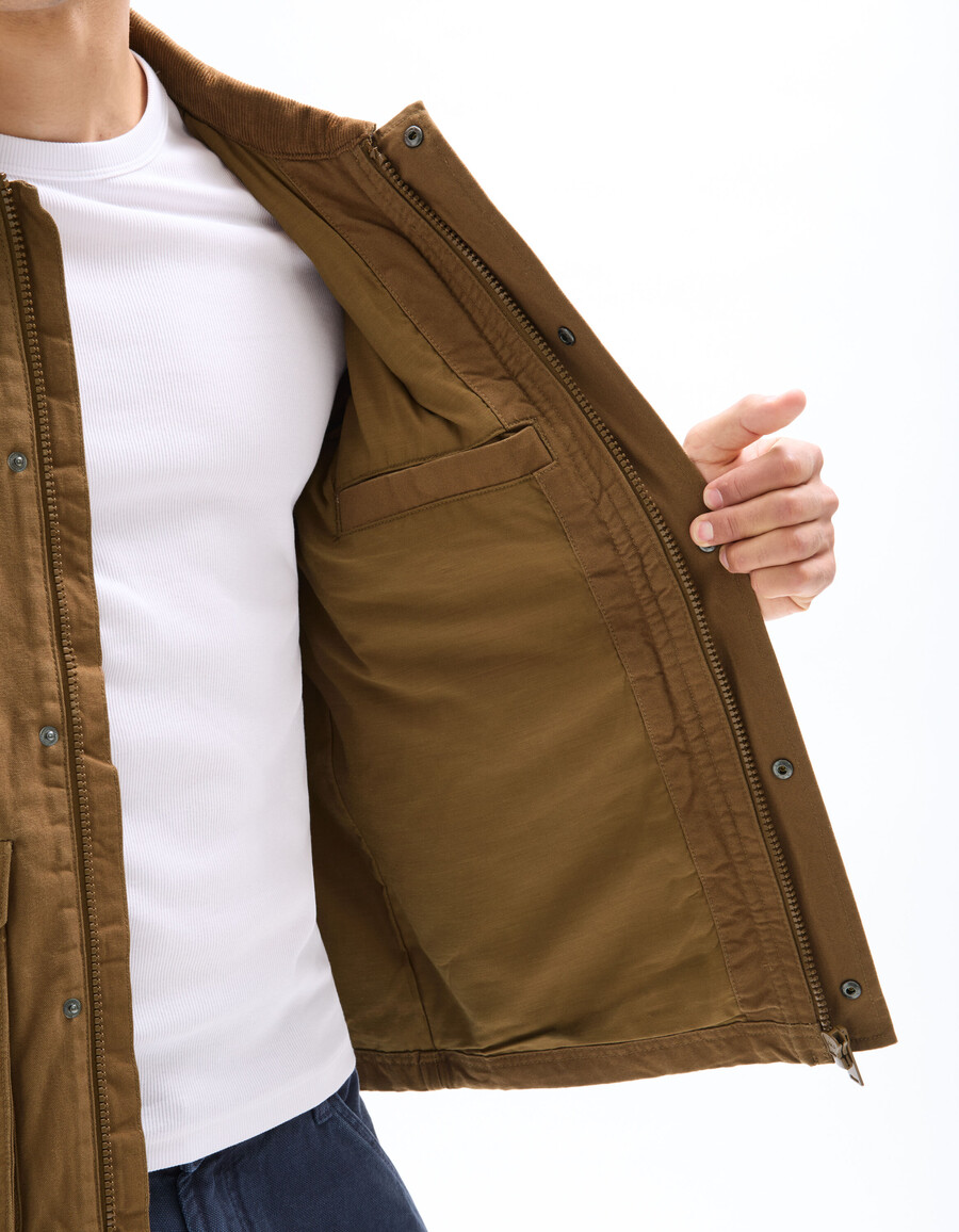 chaqueta multibolsillos con cuello de terciopelo