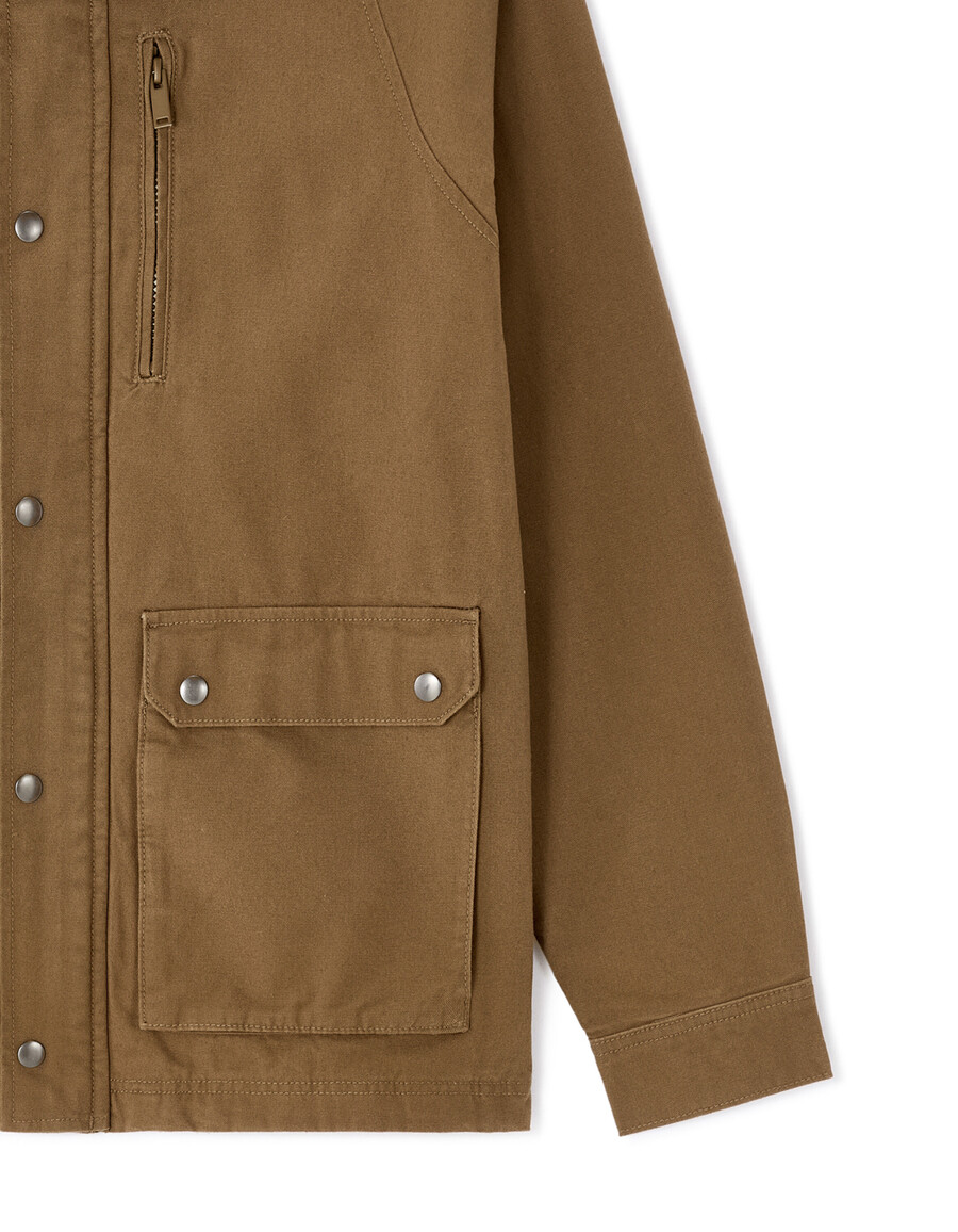 chaqueta multibolsillos con cuello de terciopelo