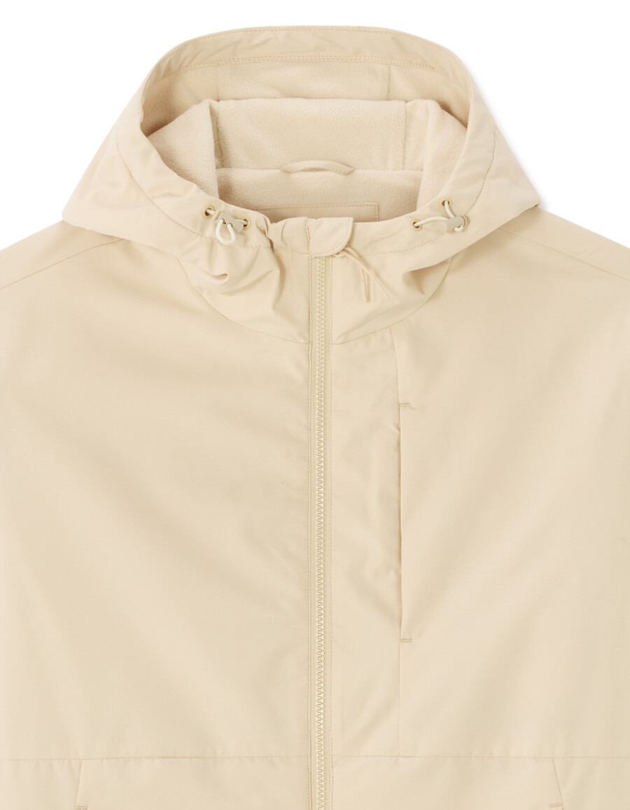 chaqueta con capucha repelente al agua drycore