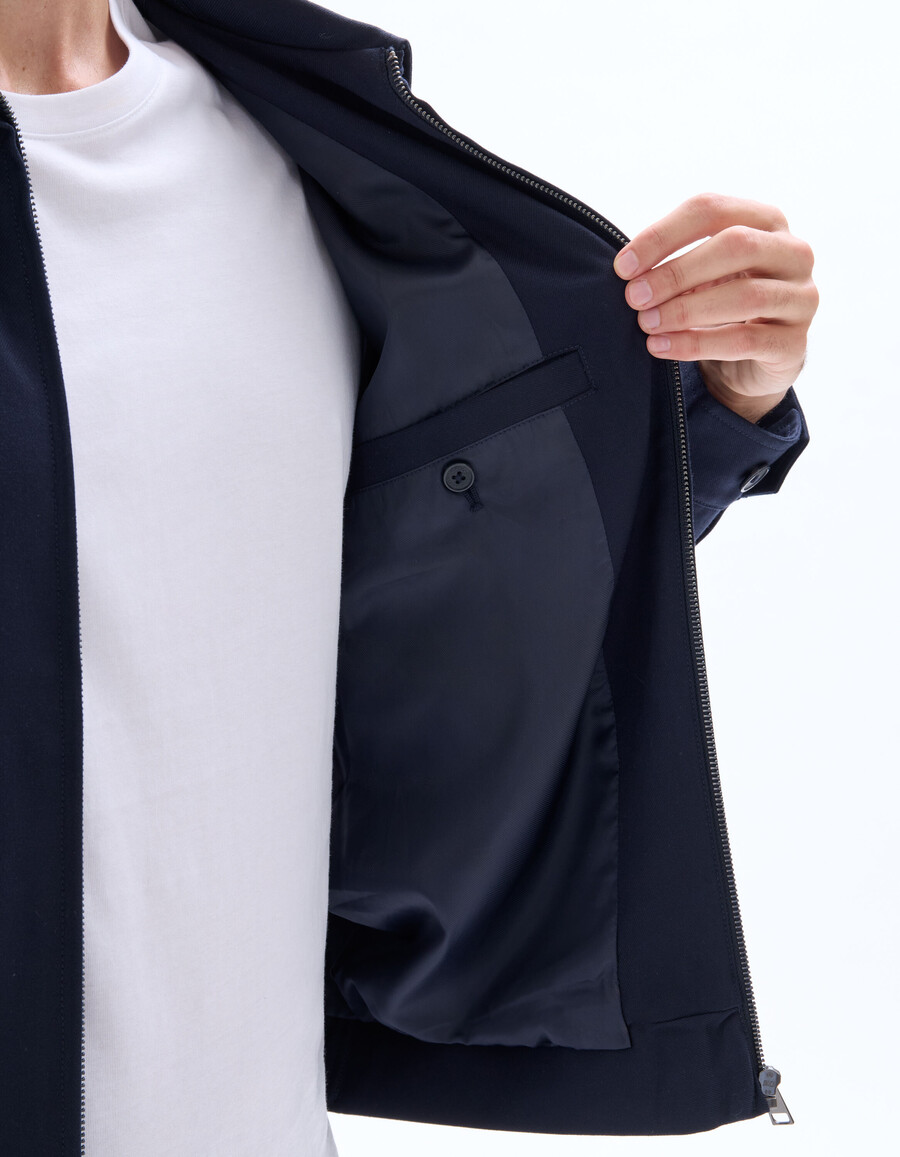 chaqueta con cuello de camisa y cremallera