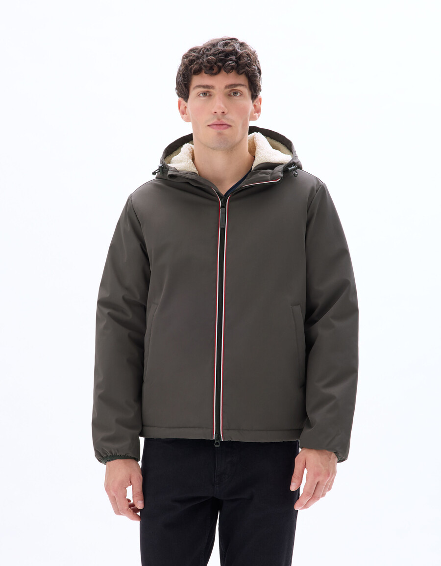 chaqueta drycore con capucha repelente al agua y forrada de sherpa