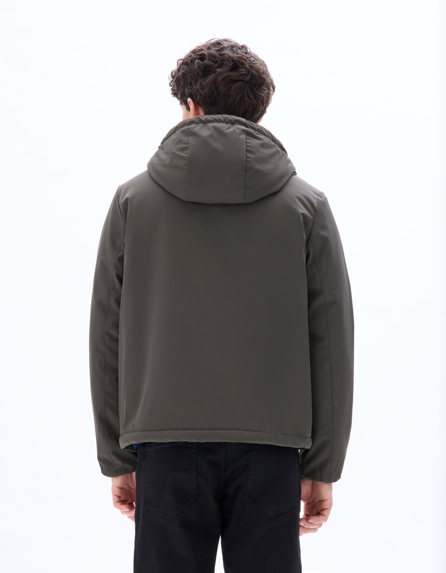 chaqueta drycore con capucha repelente al agua y forrada de sherpa