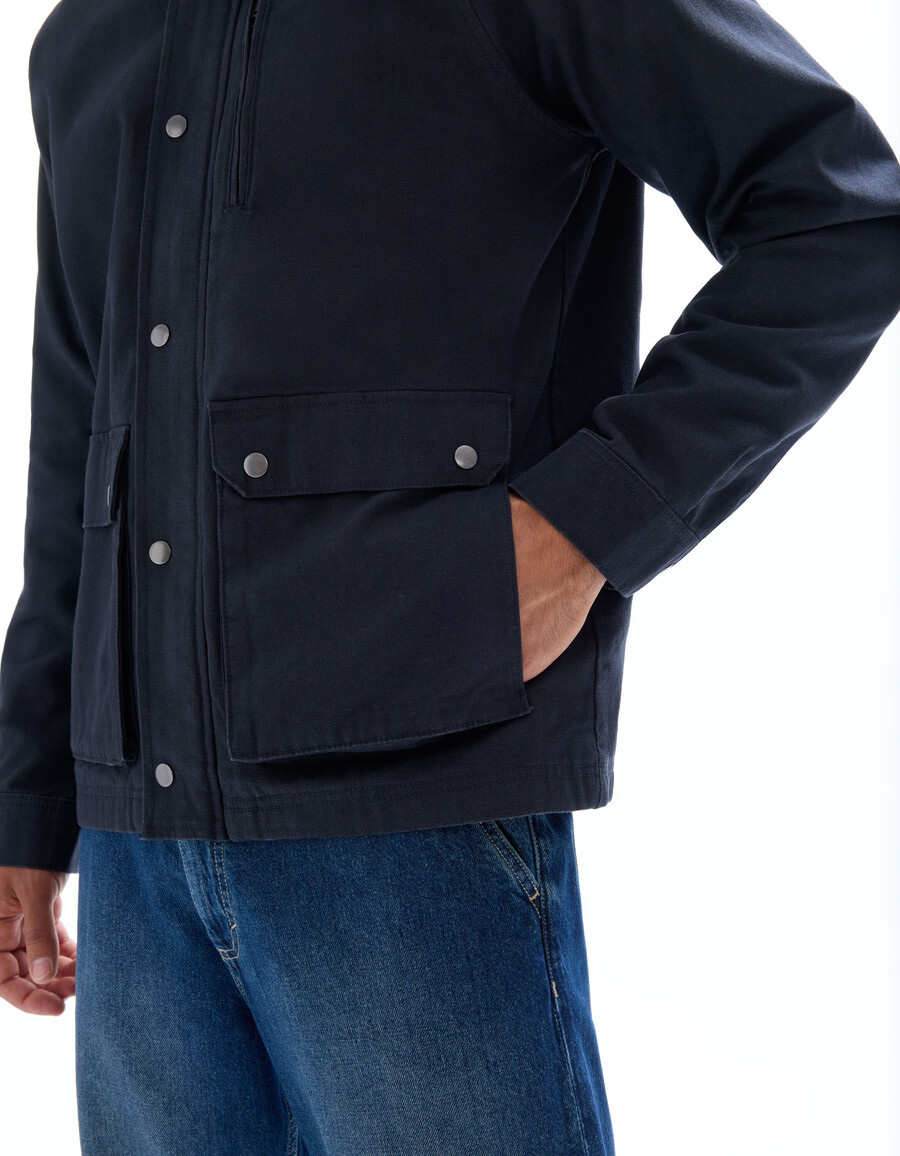 chaqueta multibolsillos con cuello de terciopelo