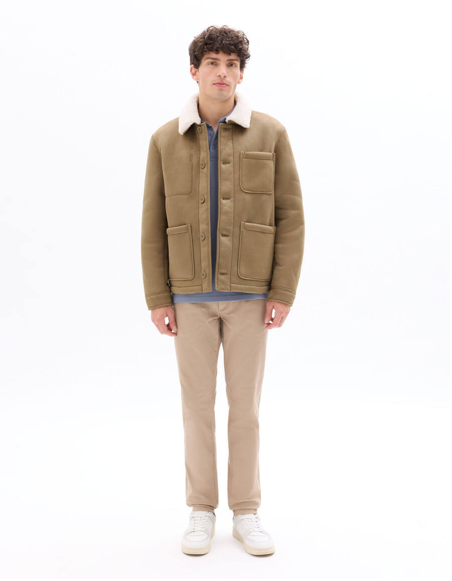 chaqueta de trabajo de ante sintético color topo con forro de sherpa