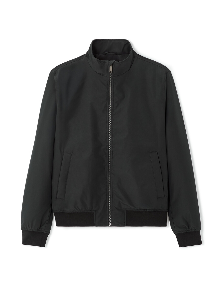 chaqueta negra drycore con cuello alto