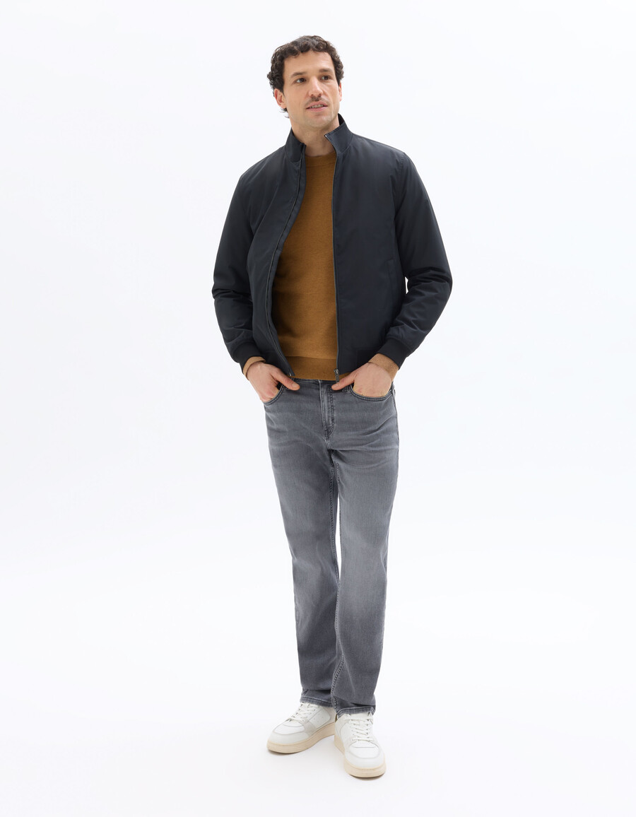 chaqueta negra drycore con cuello alto