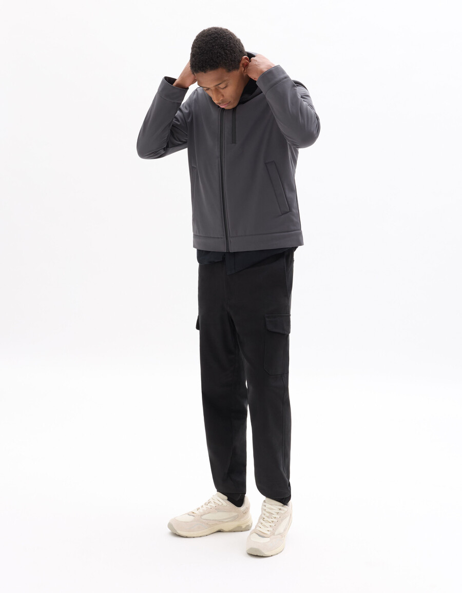 chaqueta softshell con capucha