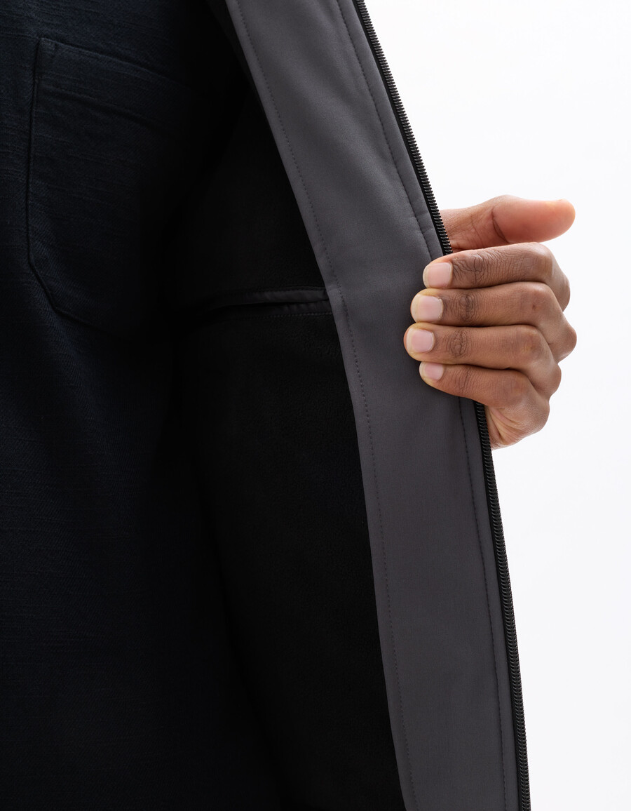 chaqueta softshell con capucha