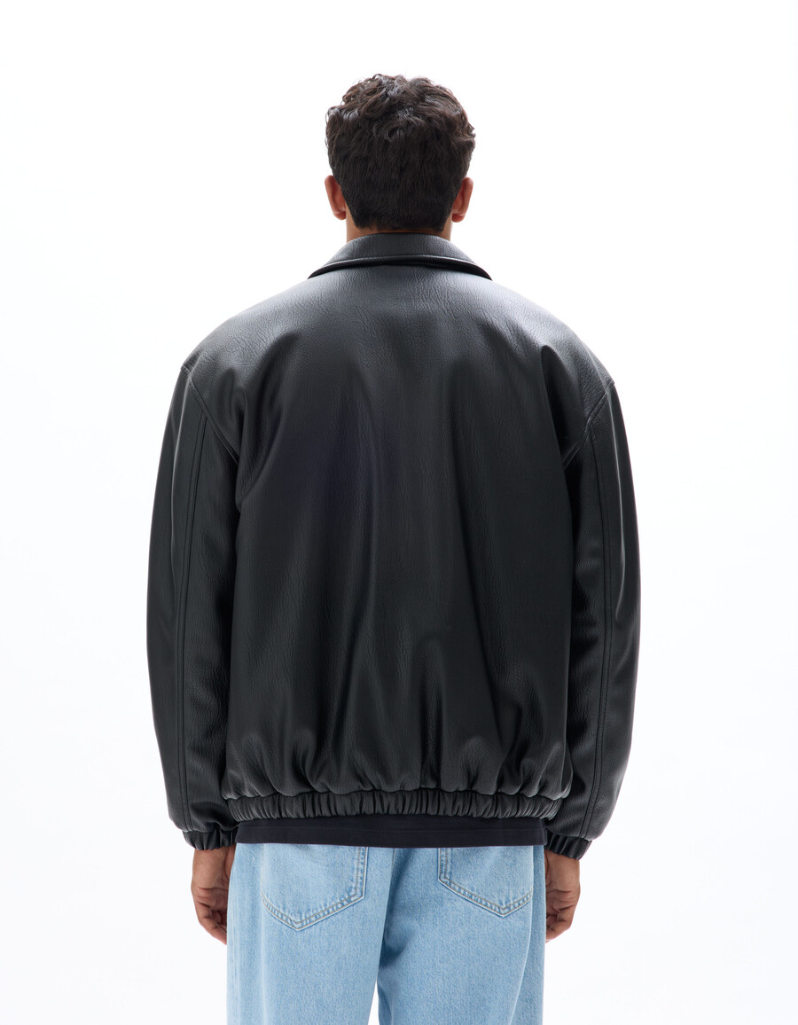 chaqueta negra de ante sintético con cuello camisero