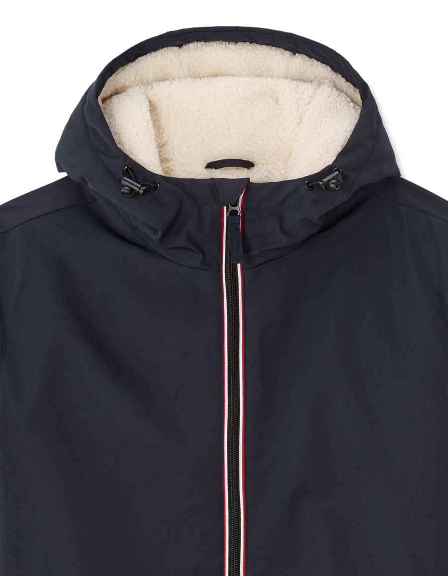 parka drycore con capucha repelente al agua y forrada de sherpa