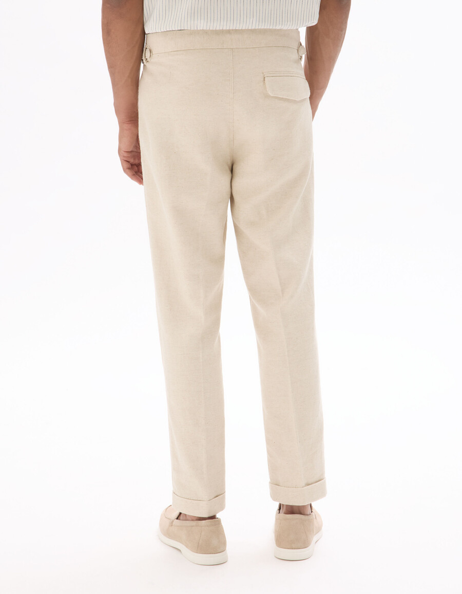 pantalones chinos ajustados de algodón y lino