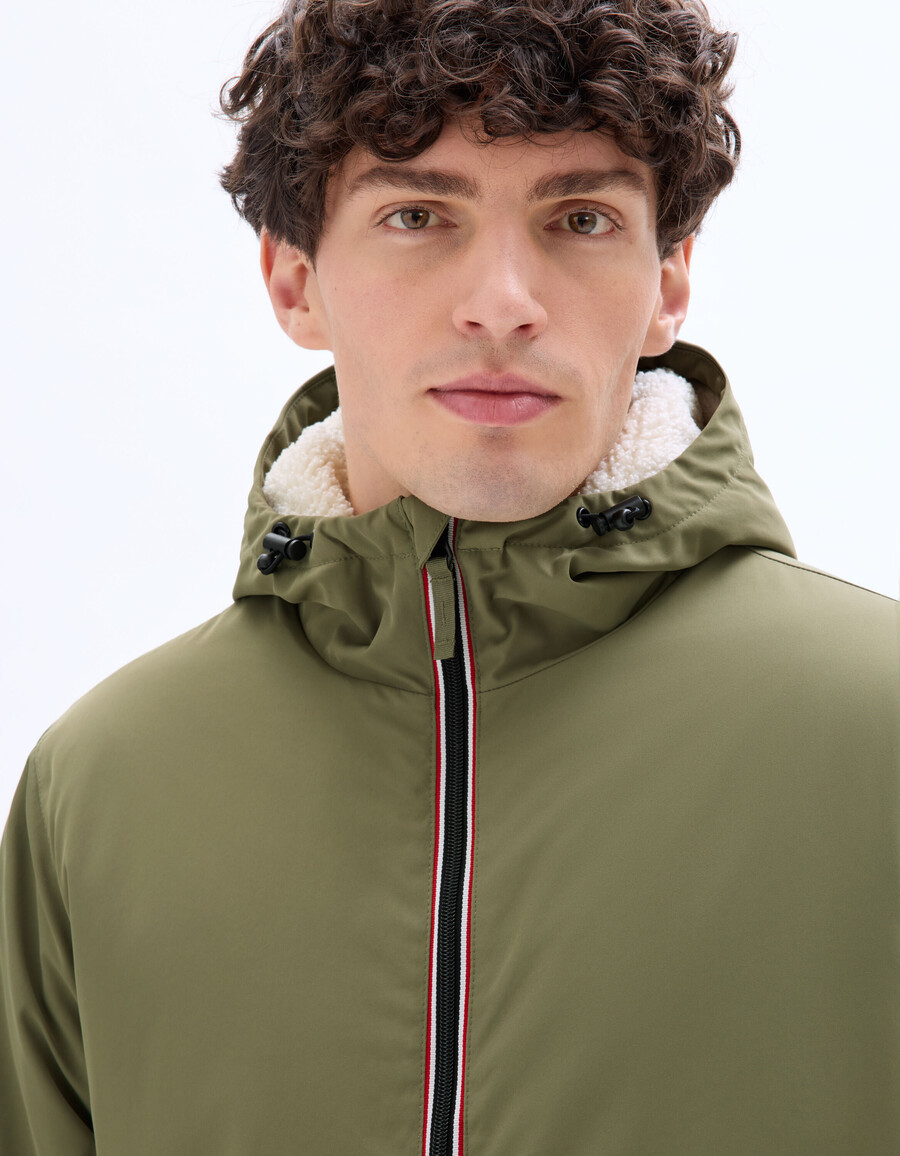 parka drycore con capucha repelente al agua y forrada de sherpa