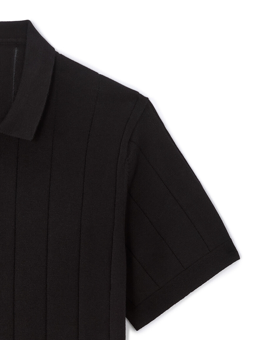 polo de corte regular con cuello con cremallera