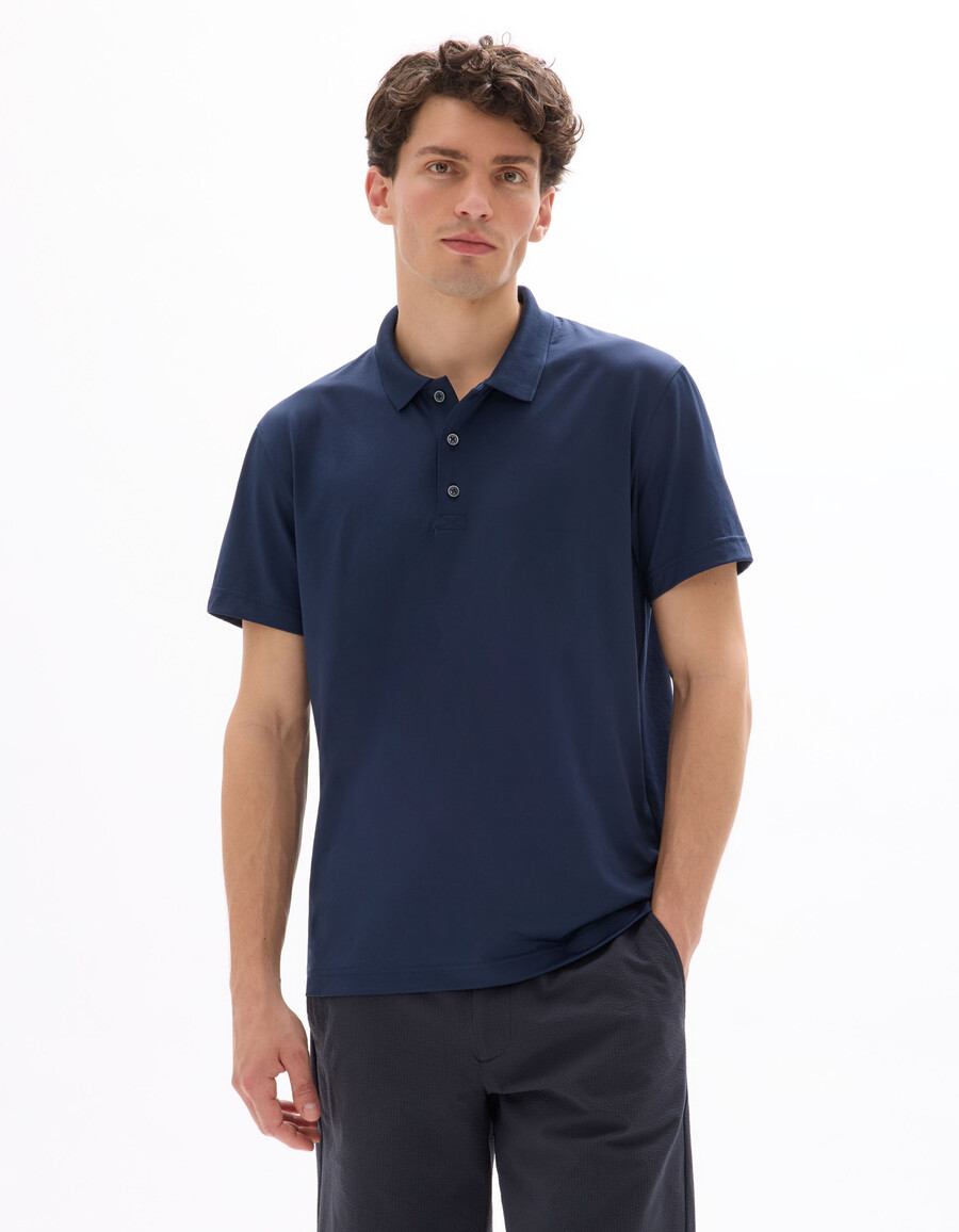 polo de corte regular en tejido técnico