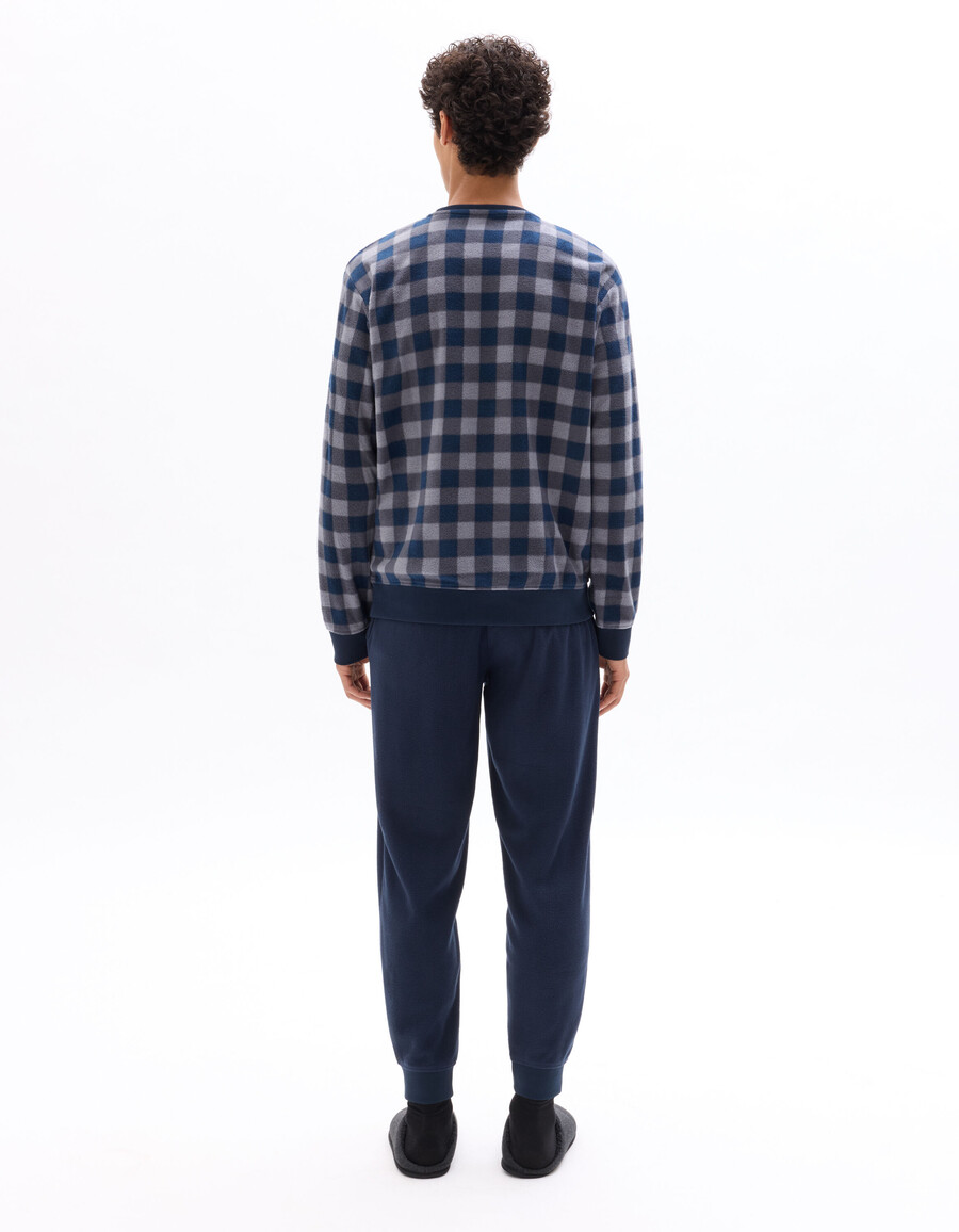 pijama de polar camiseta y pantalón de cuadros