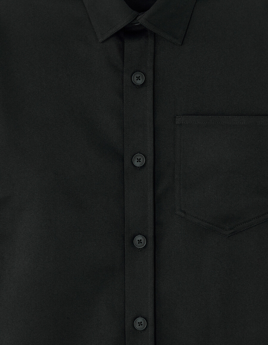 camisa de sarga negra