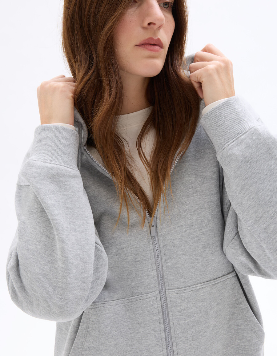 sudadera con capucha y cremallera de polar