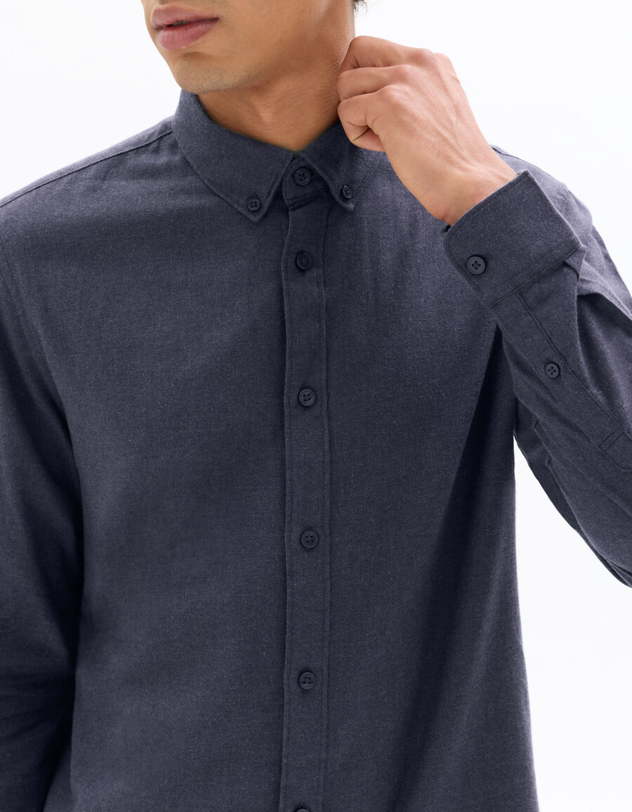 camisa de franela lisa de corte regular