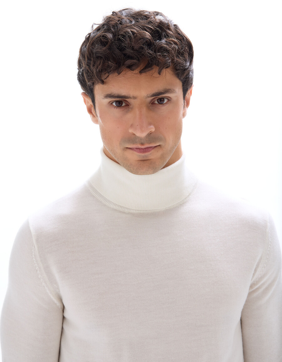 suéter de cuello alto ajustado 100 lana merino