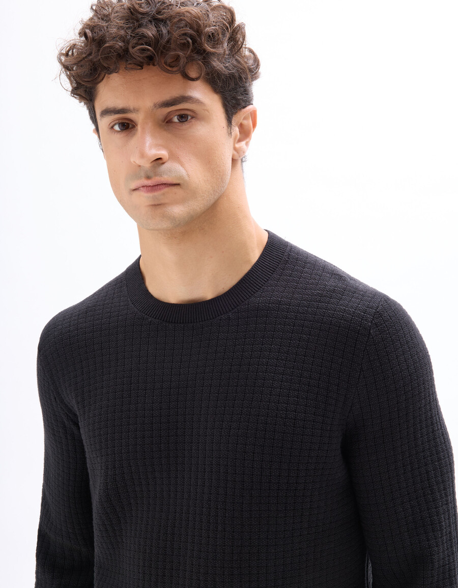 suéter de cuello redondo con puntada elegante