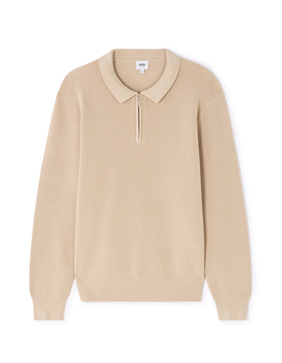 suéter de cuello polo con cremallera y textura de gofre