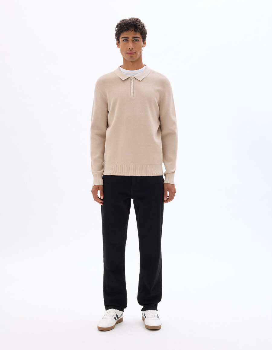 suéter de cuello polo con cremallera y textura de gofre