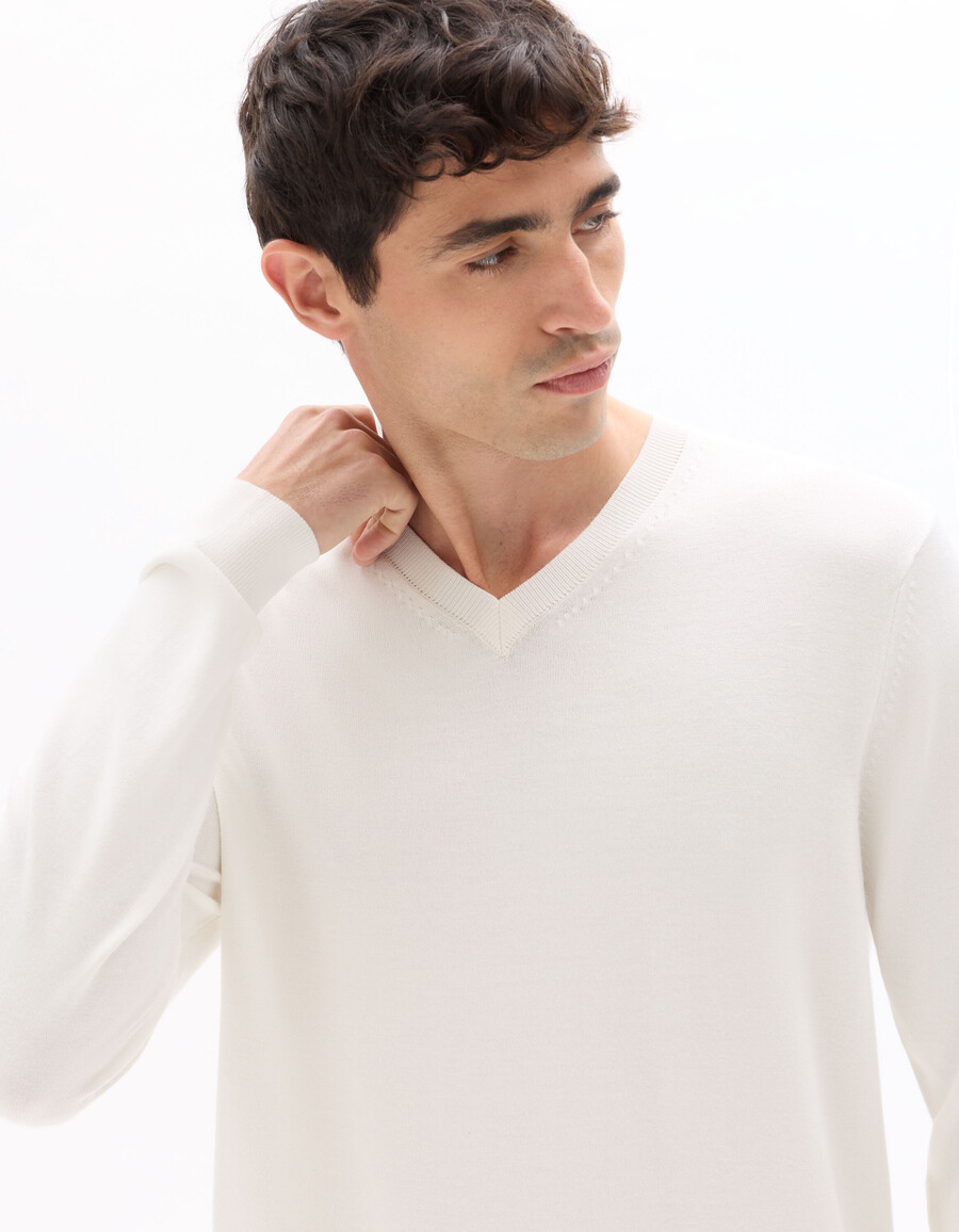suéter liso de cuello en v en punto fino