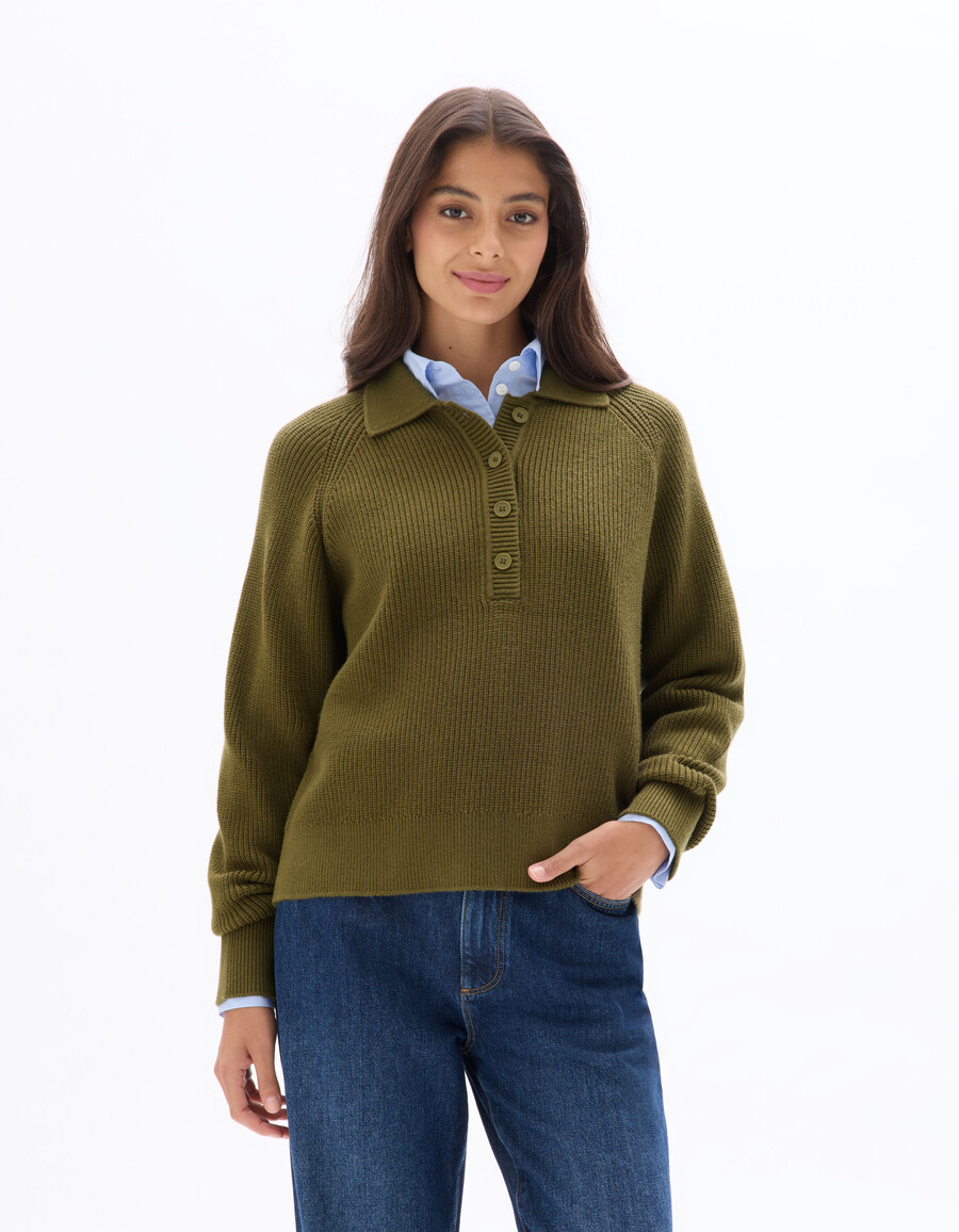 suéter de cuello polo de punto verde