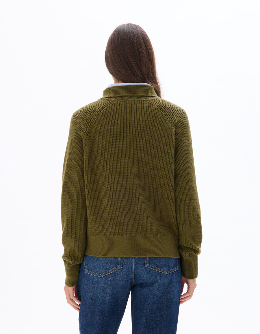 suéter de cuello polo de punto verde