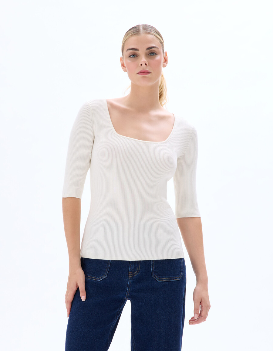 camiseta de punto acanalado con cuello cuadrado