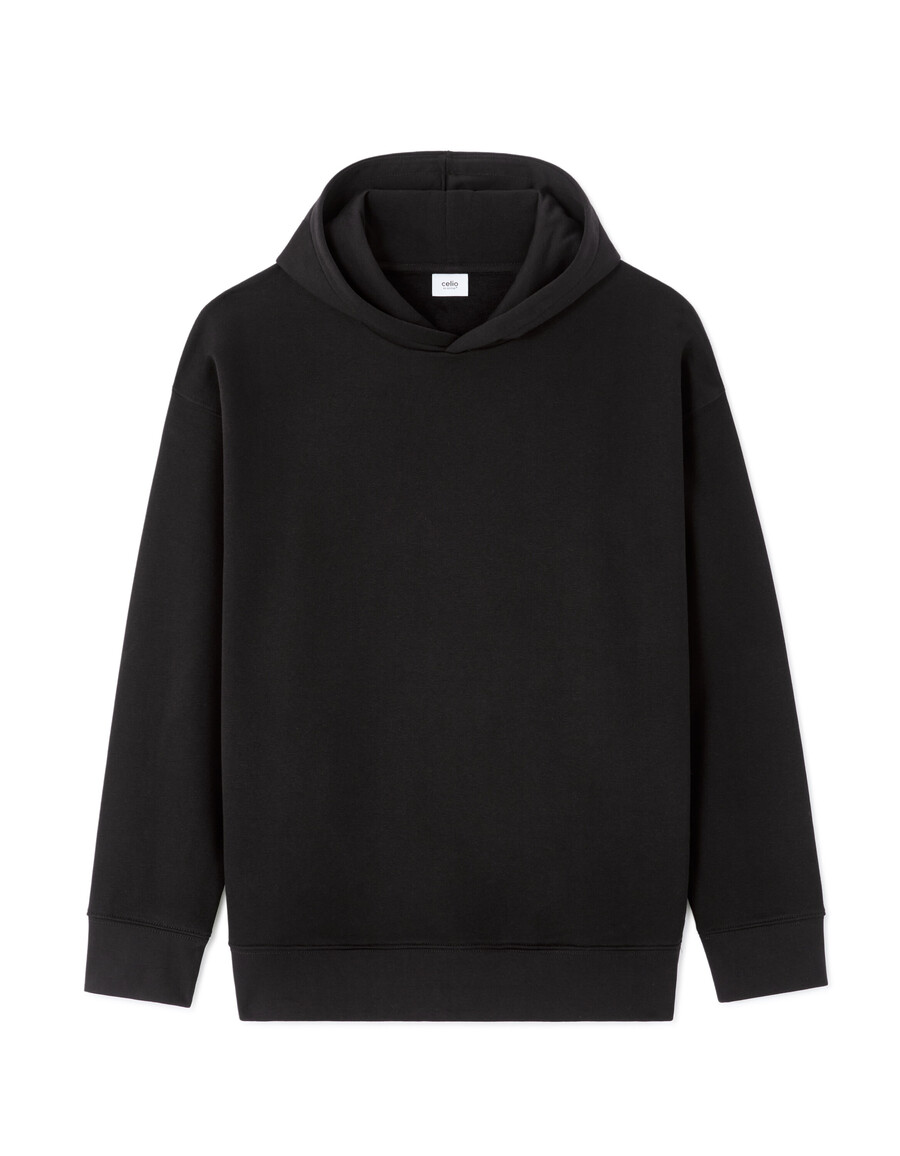 sudadera con capucha holgada y color negro liso