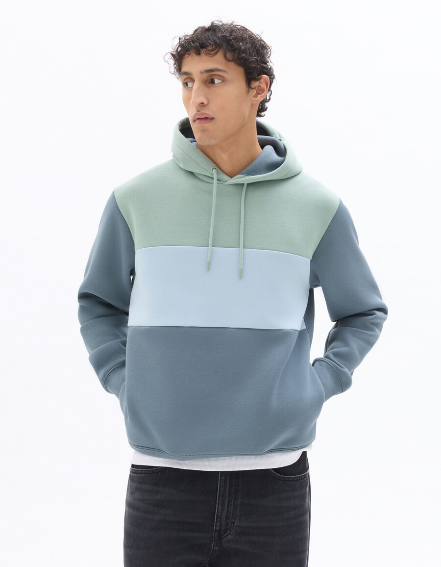 sudadera con capucha y bloques de color de corte regular
