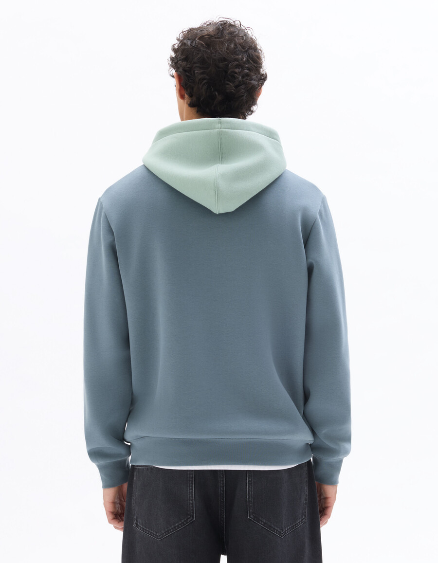 sudadera con capucha y bloques de color de corte regular