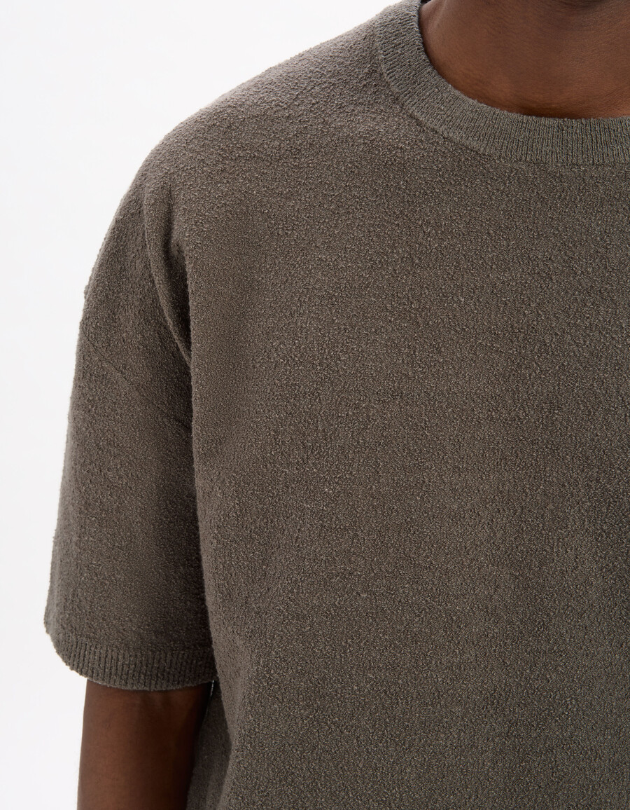 camiseta de punto con cuello redondo y diseño cuadrado