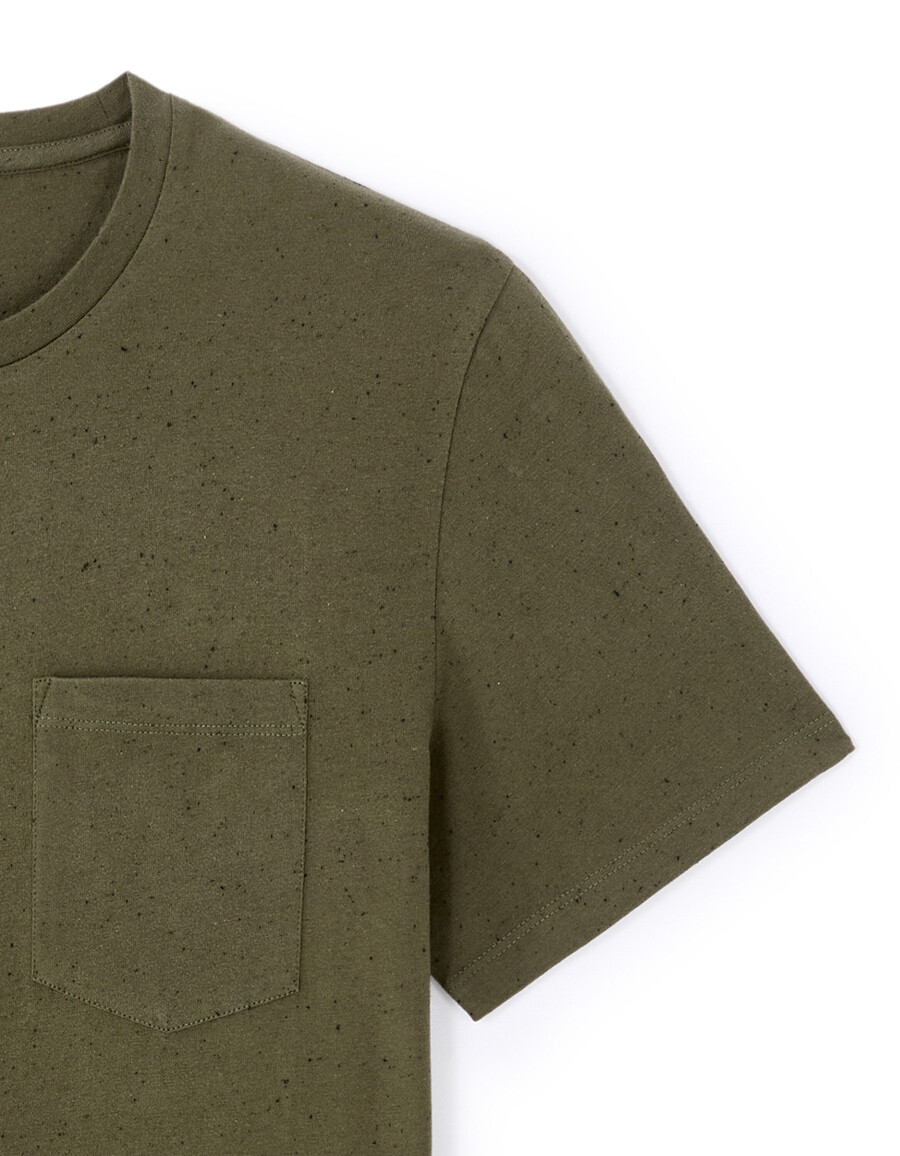 camiseta de corte regular con cuello redondo y relieve