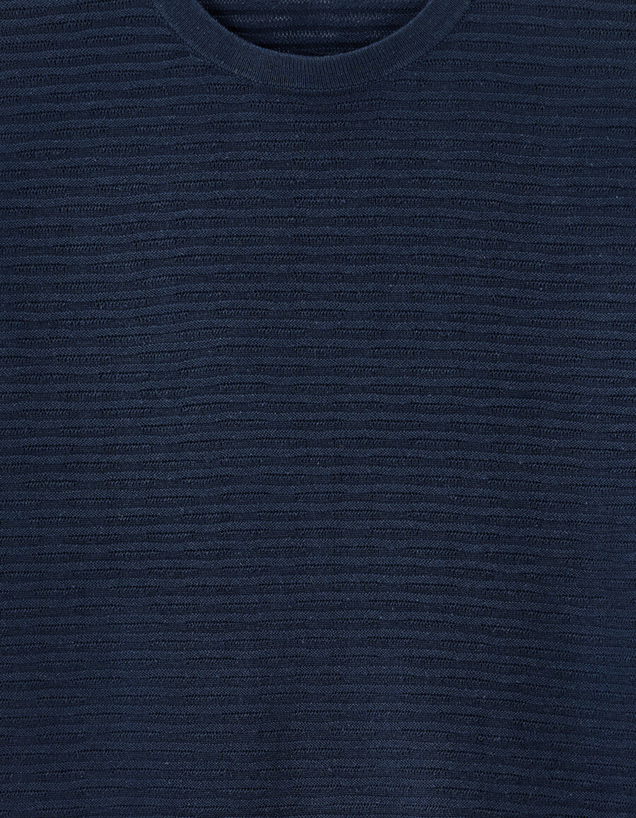 camiseta de punto calado con cuello redondo y corte cuadrado