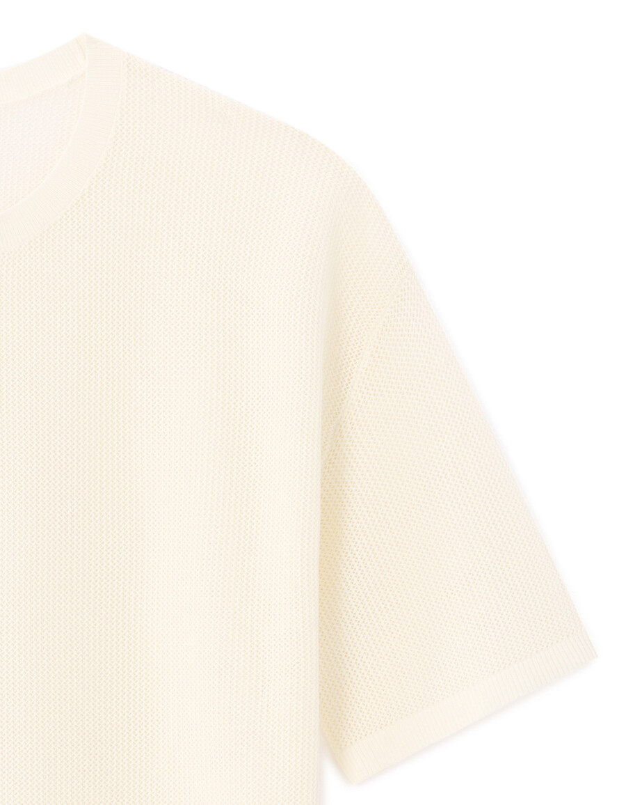 camiseta de punto con cuello redondo y corte cuadrado