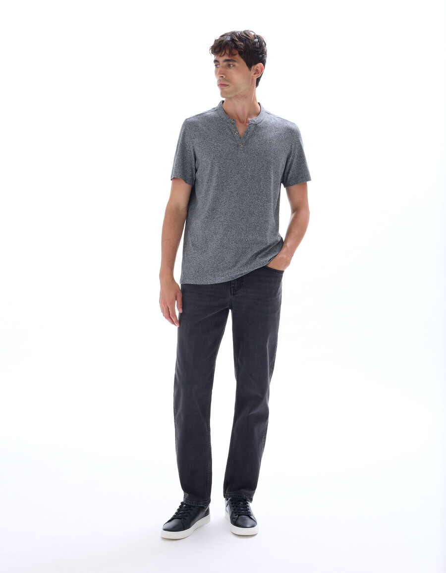 camiseta henley de mezcla de algodón de corte regular