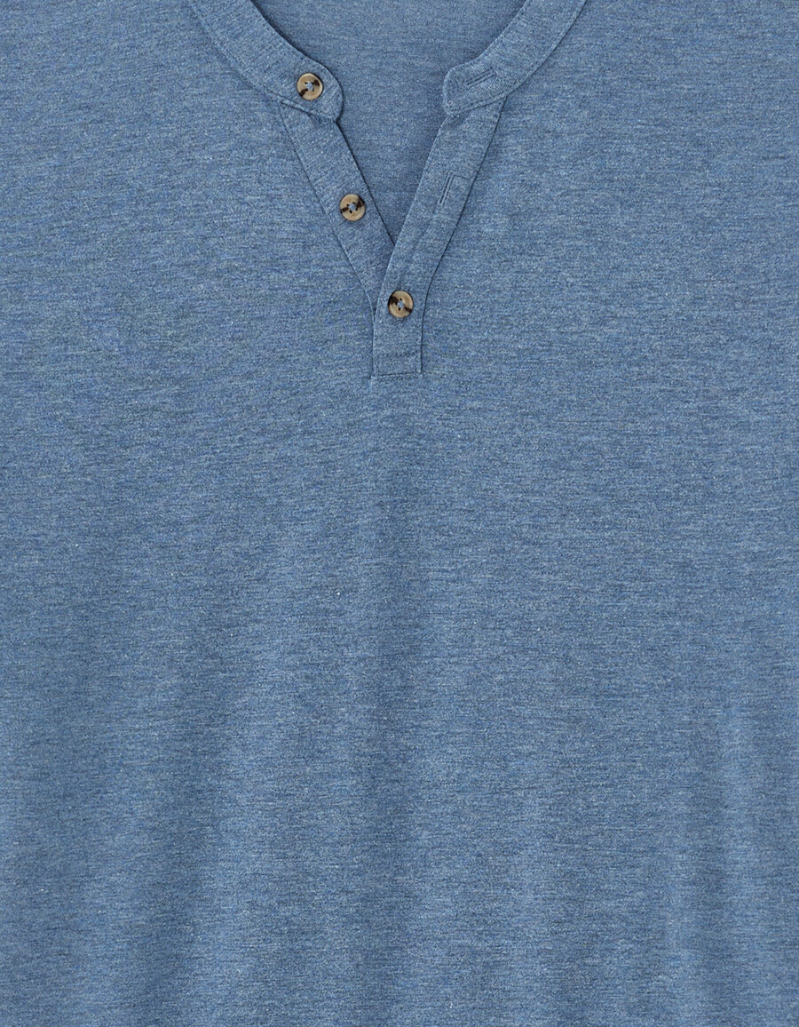 camiseta henley de corte regular