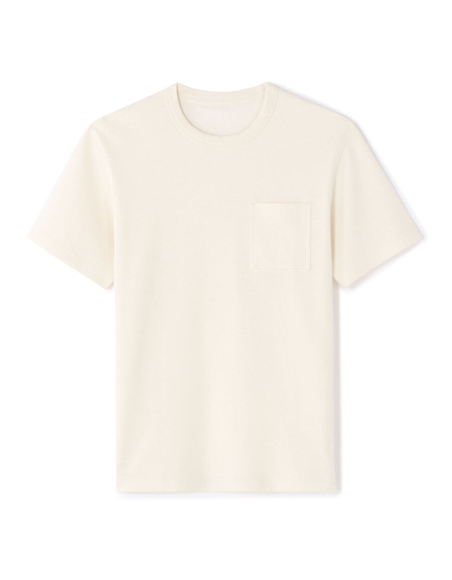 camiseta de cuello redondo y flameado