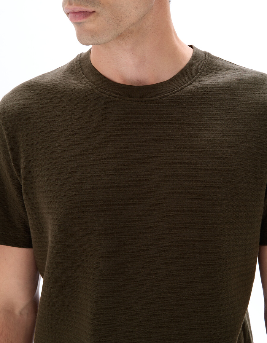 camiseta de cuello redondo de corte regular 100 algodón gofrado