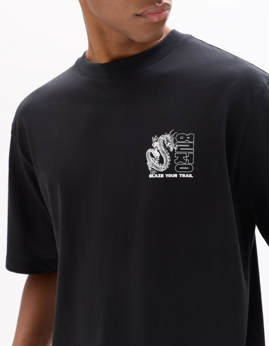 camiseta negra oversize de cuello redondo 100 algodón
