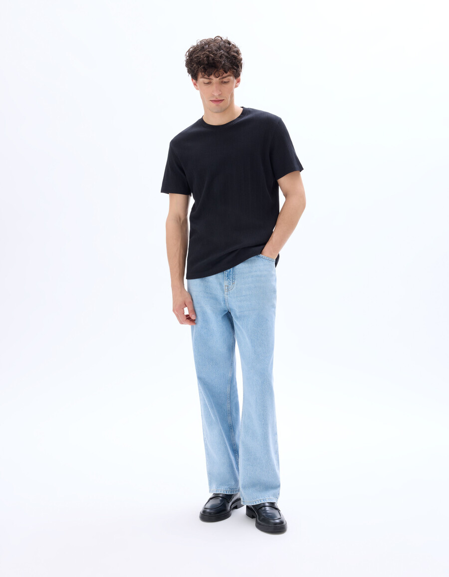 camiseta de punto acanalado con cuello henley y corte regular