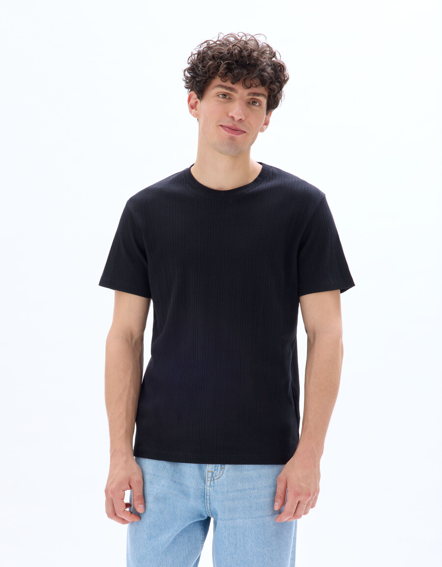 camiseta de punto acanalado con cuello henley y corte regular