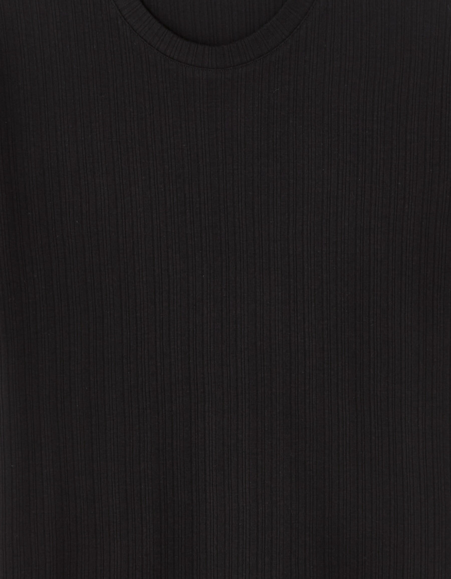 camiseta de punto acanalado con cuello henley y corte regular
